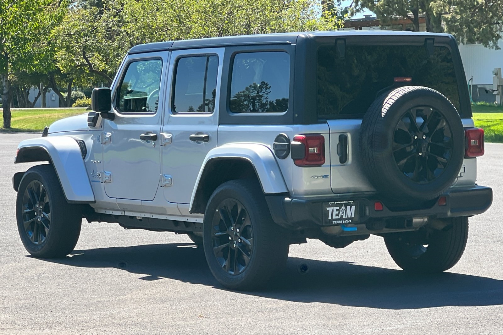 2023 Jeep Wrangler Sahara 4xe photo 5