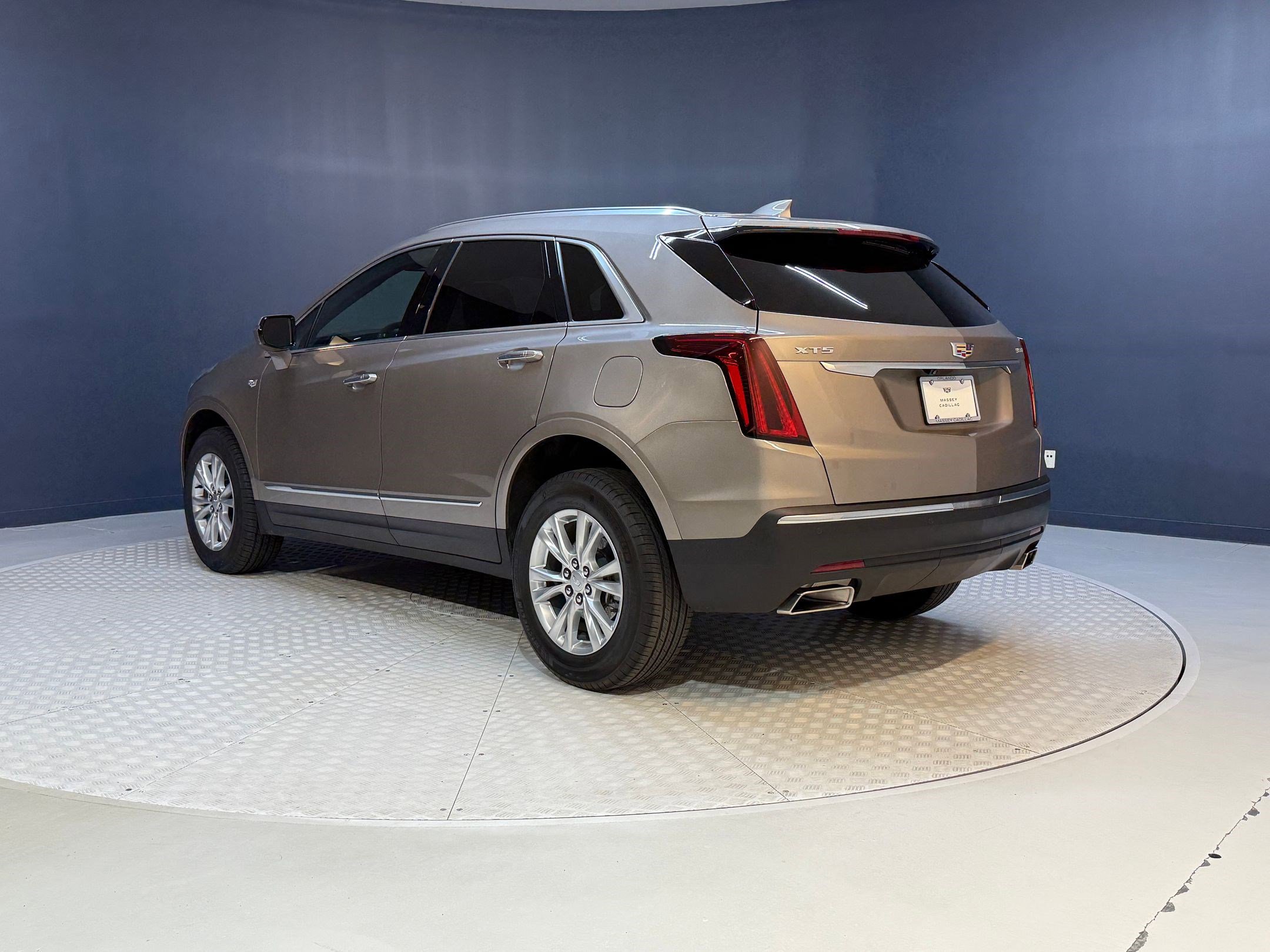 2023 Cadillac XT5 Luxury photo 3