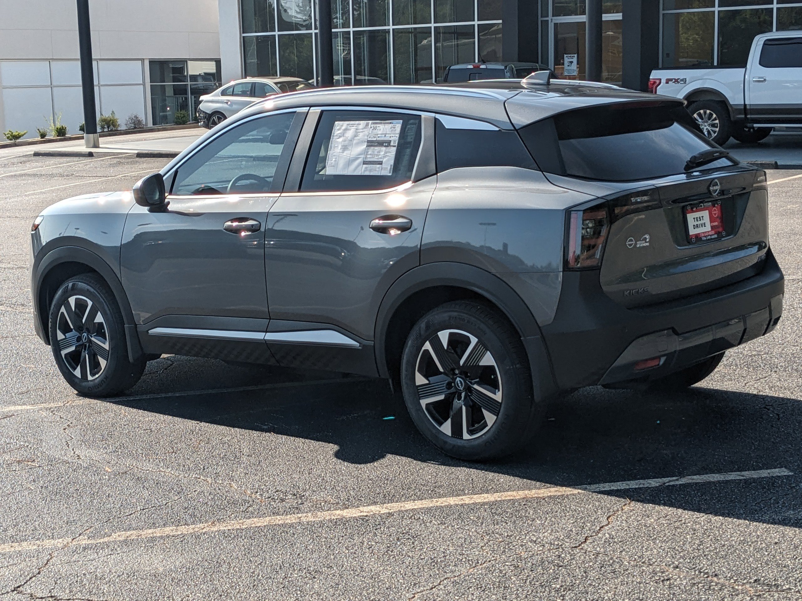 2025 Nissan Kicks SV photo 3