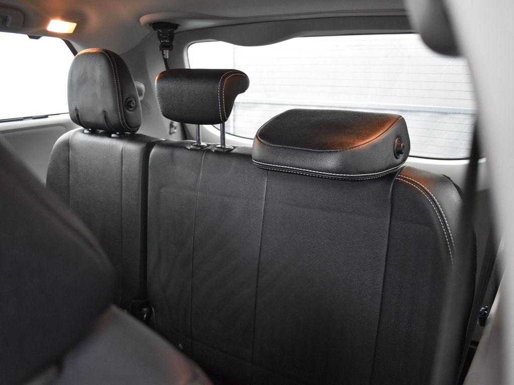 2017 Toyota Sienna SE photo 21