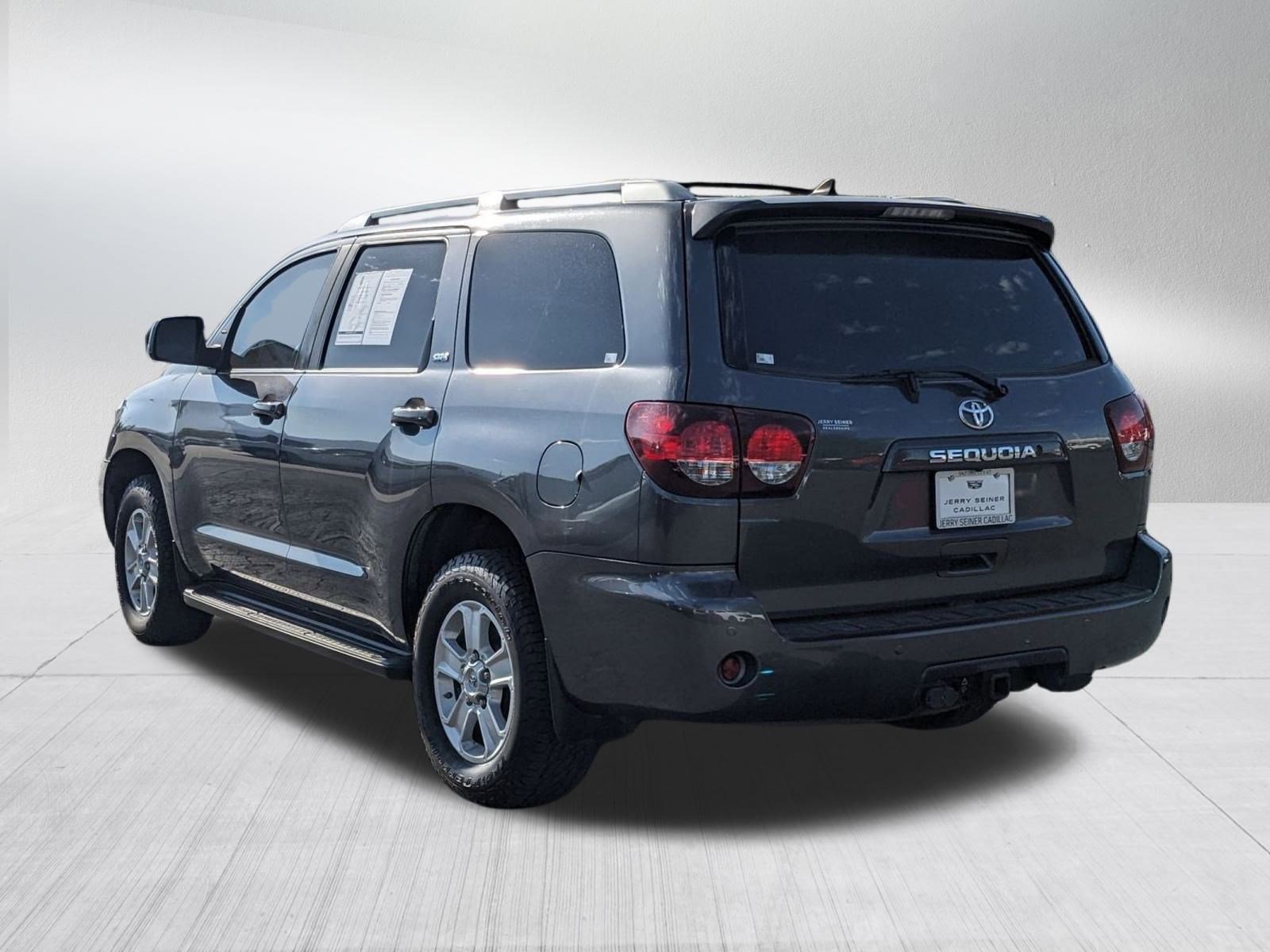 2019 Toyota Sequoia SR5 photo 3