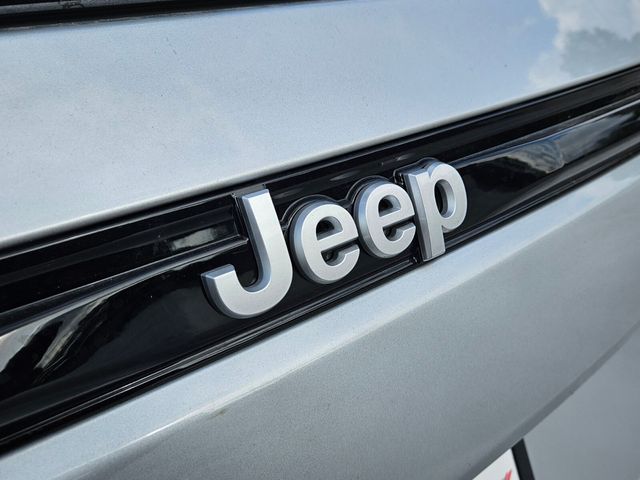 2025 Jeep Grand Cherokee Limited photo 8