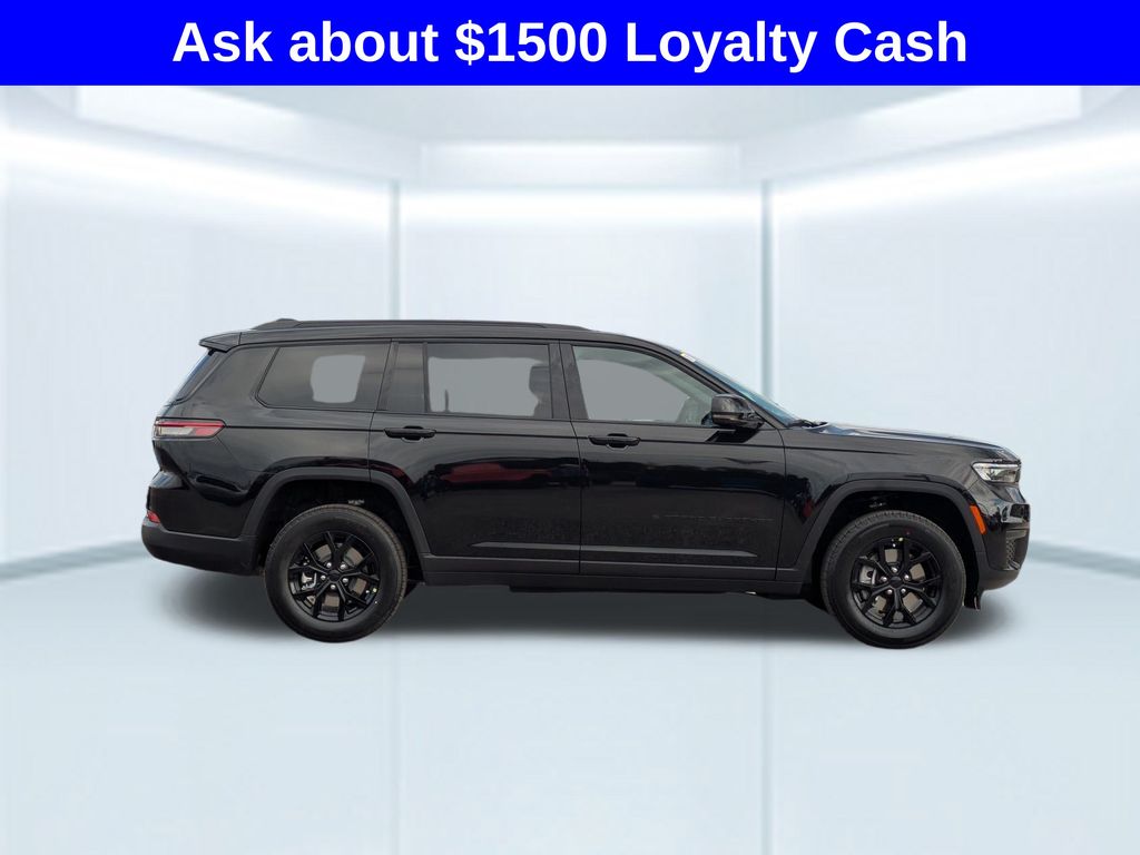 2025 Jeep Grand Cherokee Laredo Altitude photo 3