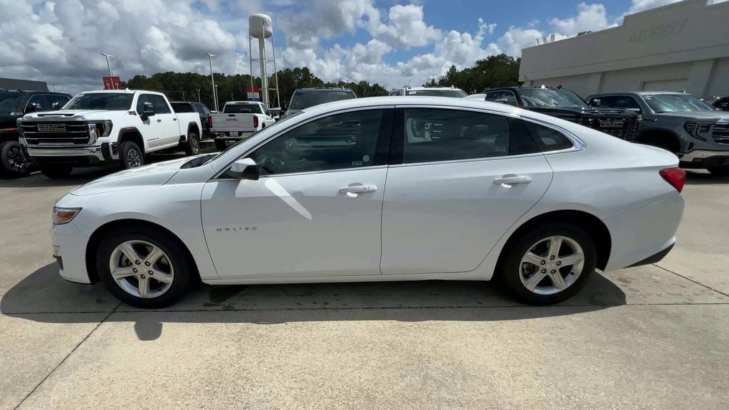 2024 Chevrolet Malibu 1LT photo 4