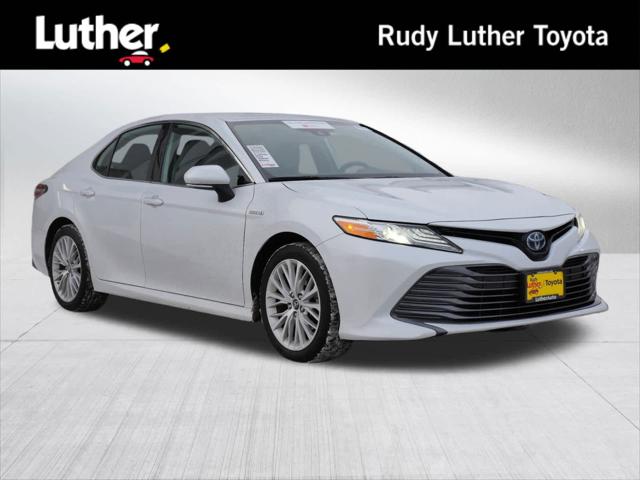 2019 Toyota Camry XLE Hybrid's photo