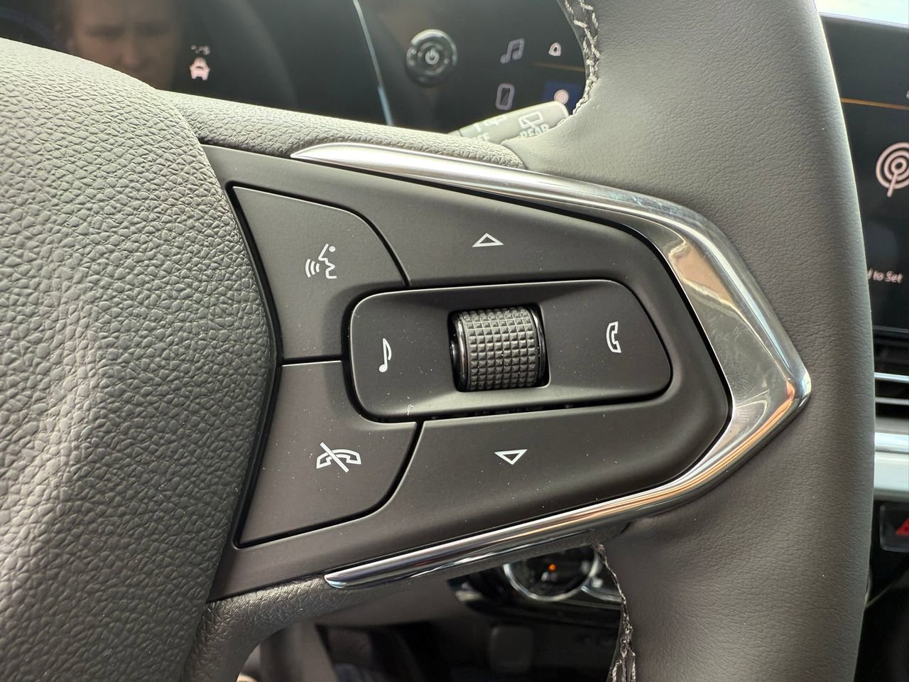 2025 Chevrolet Trax LT photo 19