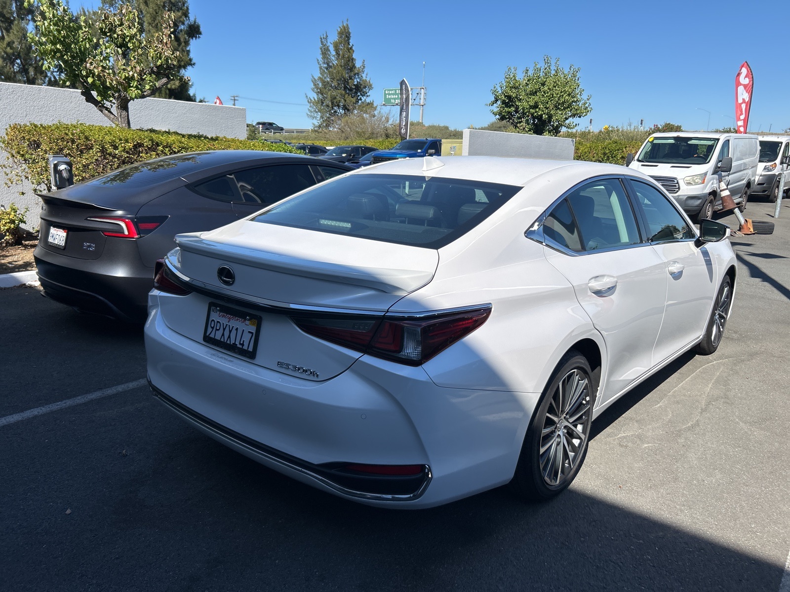 2025 Lexus ES 300h Base photo 3