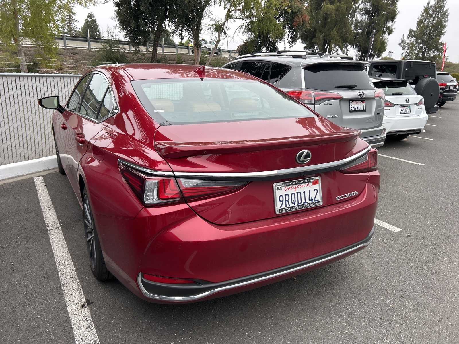 2025 Lexus ES 300h Premium photo 4