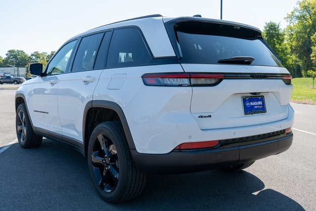 2023 Jeep Grand Cherokee Altitude photo 4