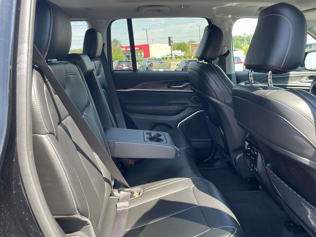2023 Jeep Cherokee Base photo 14