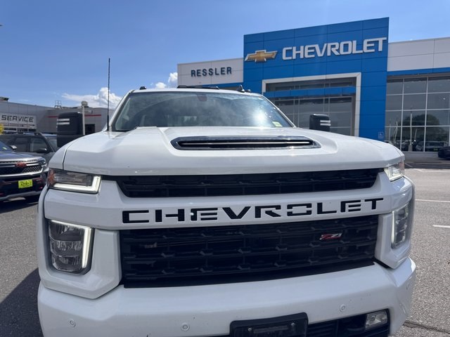 2022 Chevrolet Silverado 3500HD LT photo 2