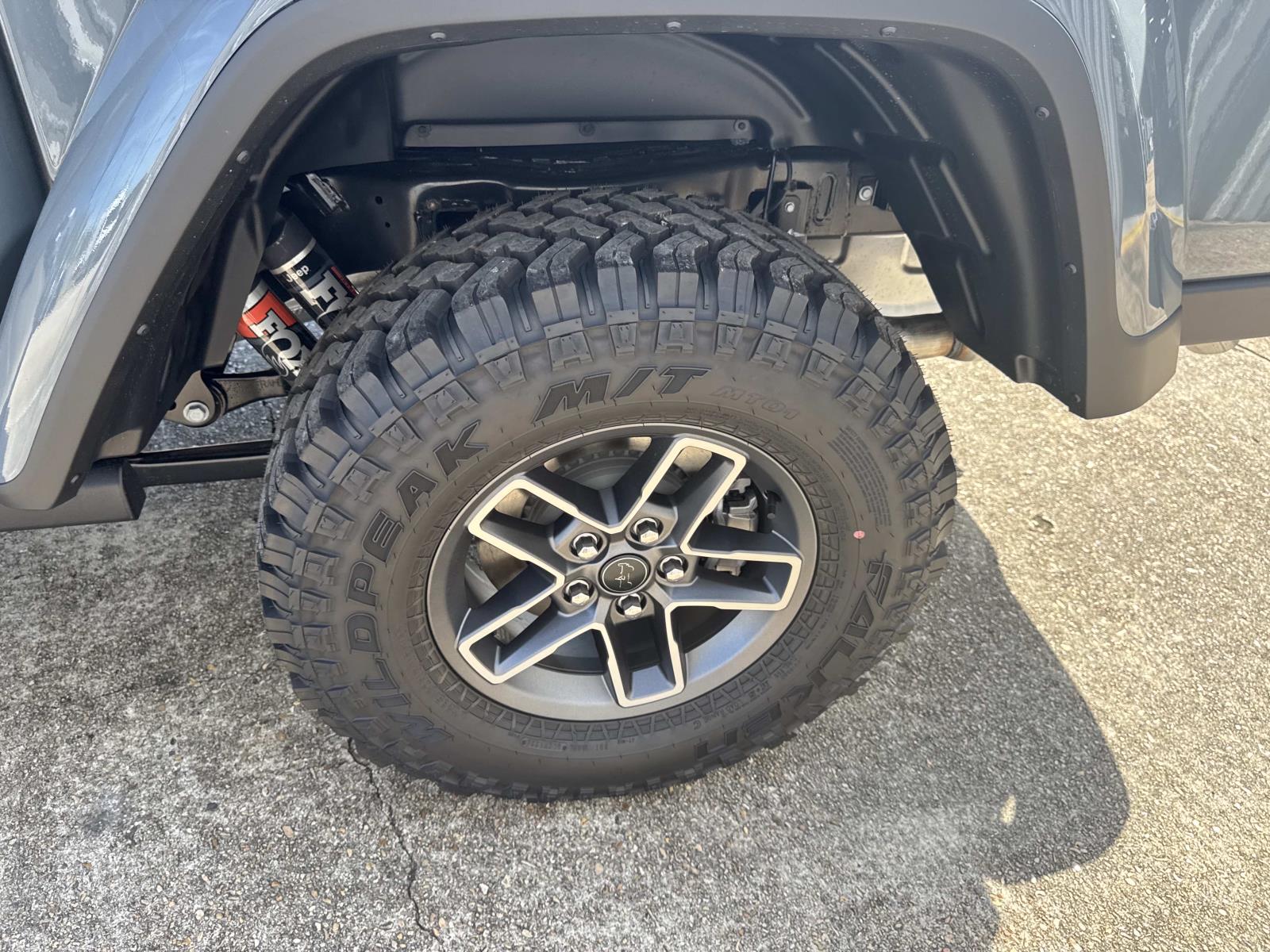 2025 Jeep Gladiator Mojave photo 3