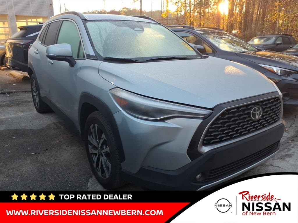 2024 Toyota Corolla Cross XLE's photo