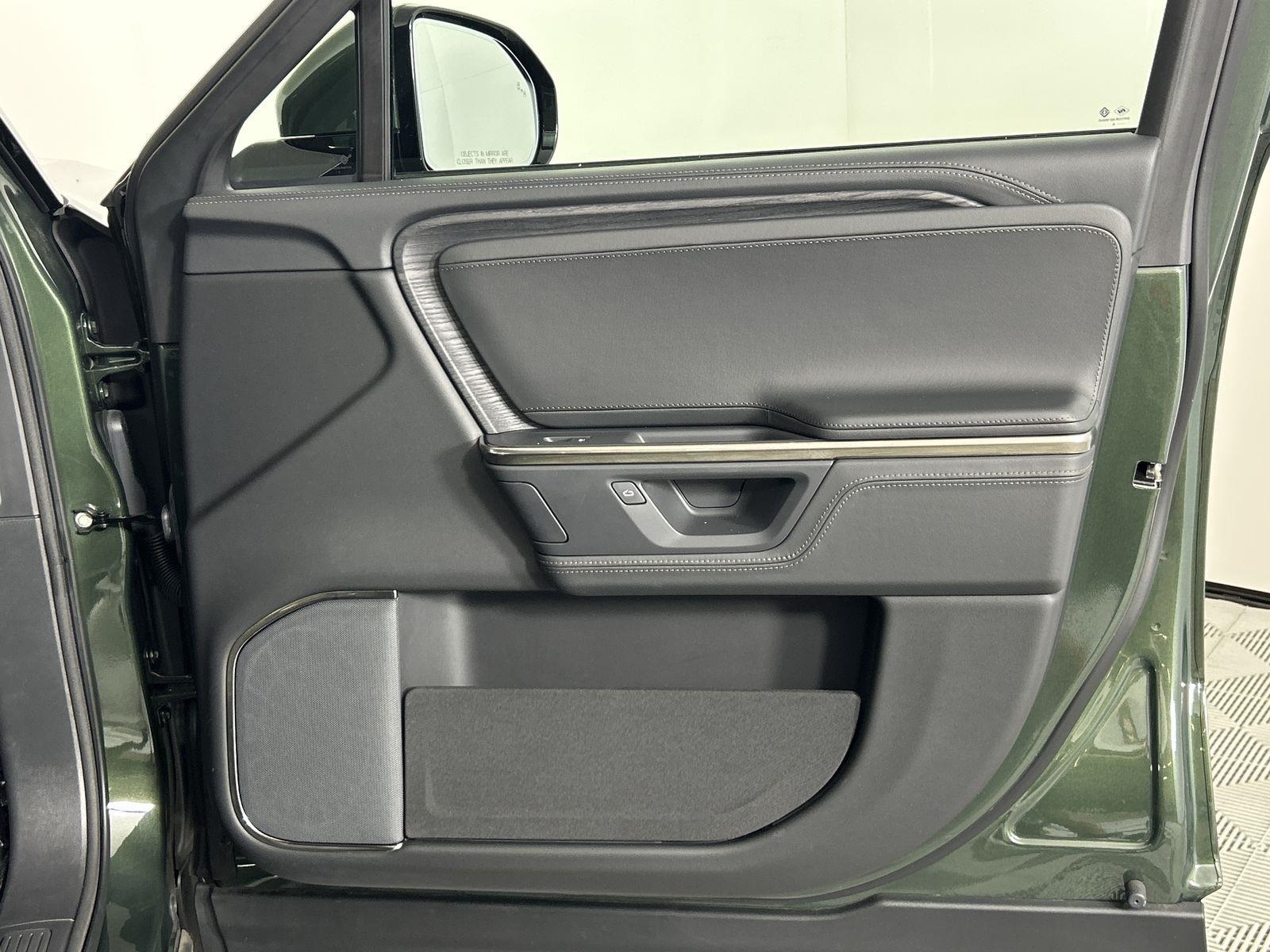 2025 Rivian R1S Adventure photo 31