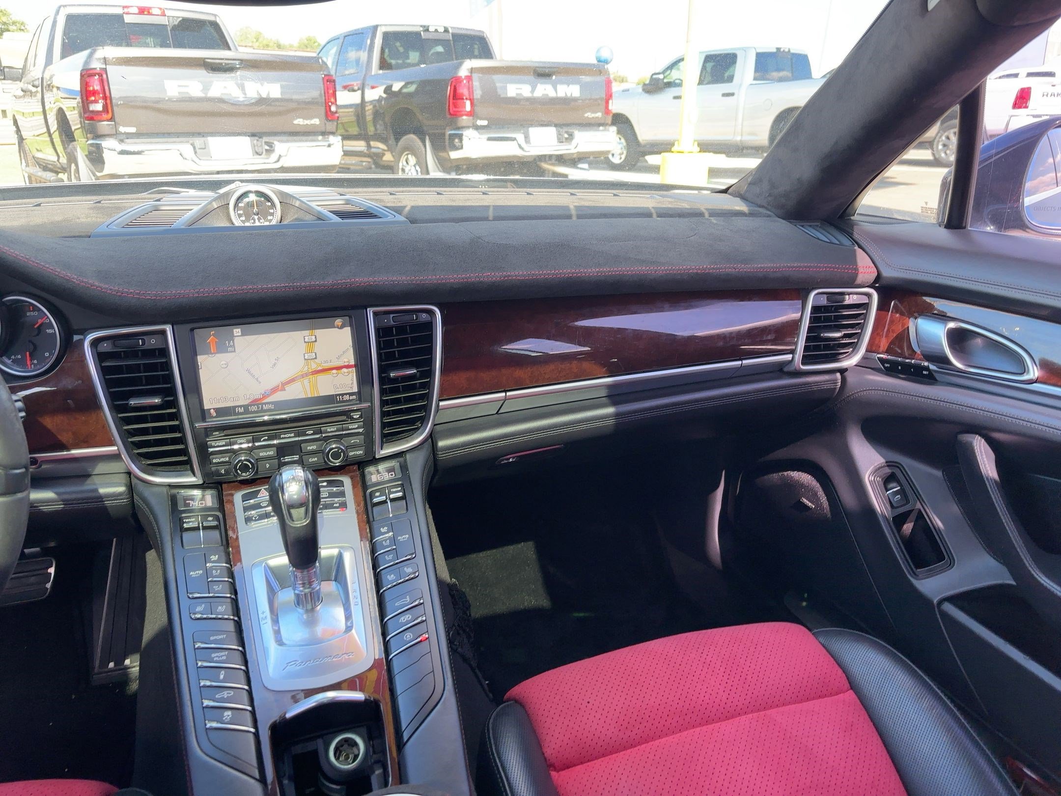 2010 Porsche Panamera Turbo photo 24