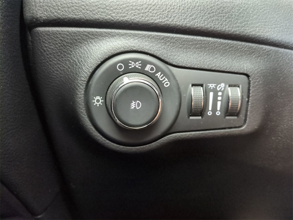 2020 Jeep Compass Latitude photo 24