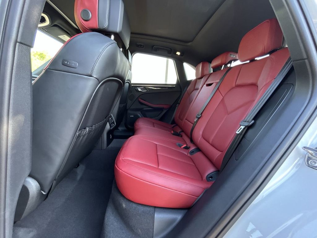 2025 Porsche Macan Base photo 26