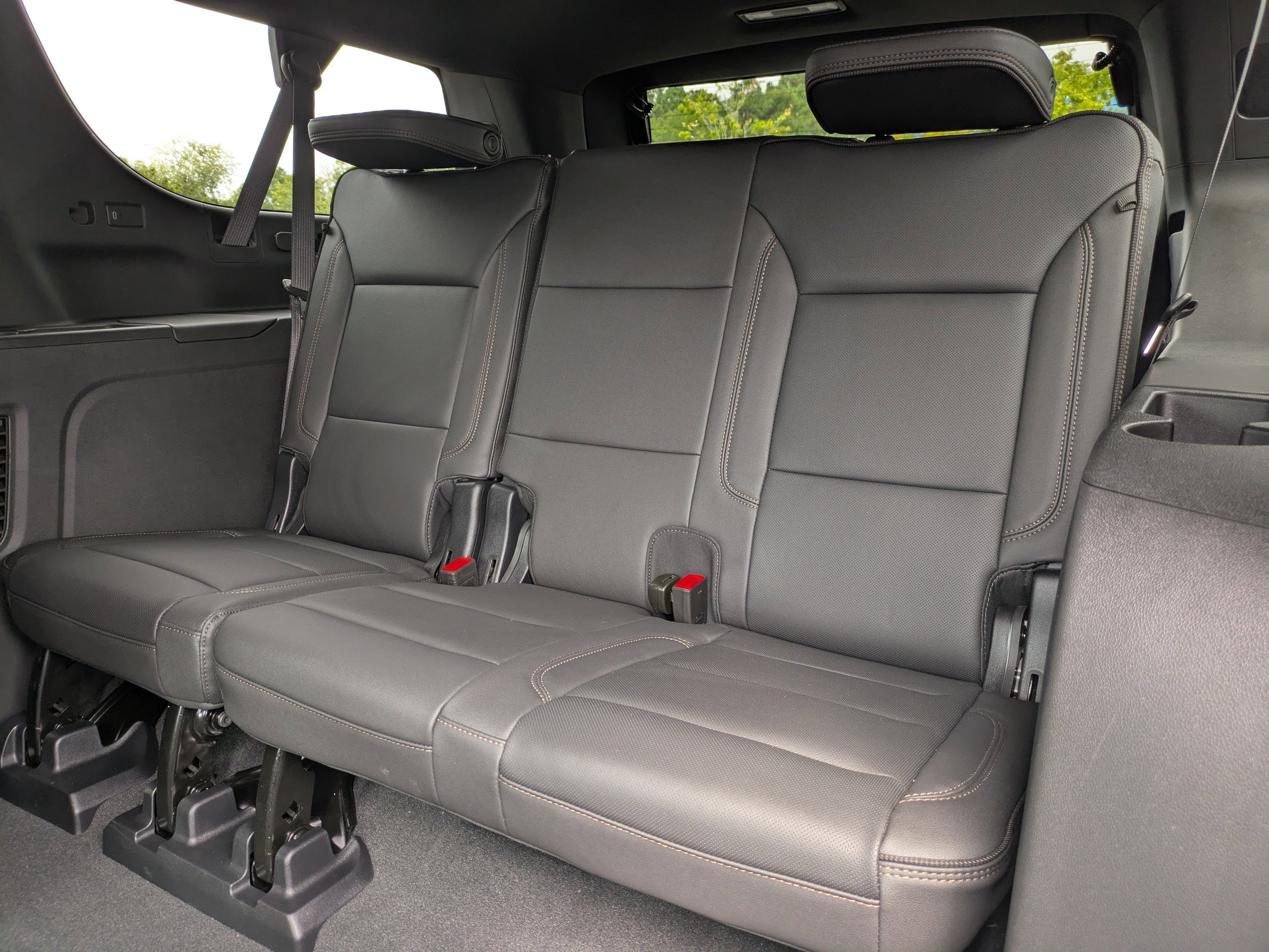 2025 Chevrolet Suburban High Country photo 14