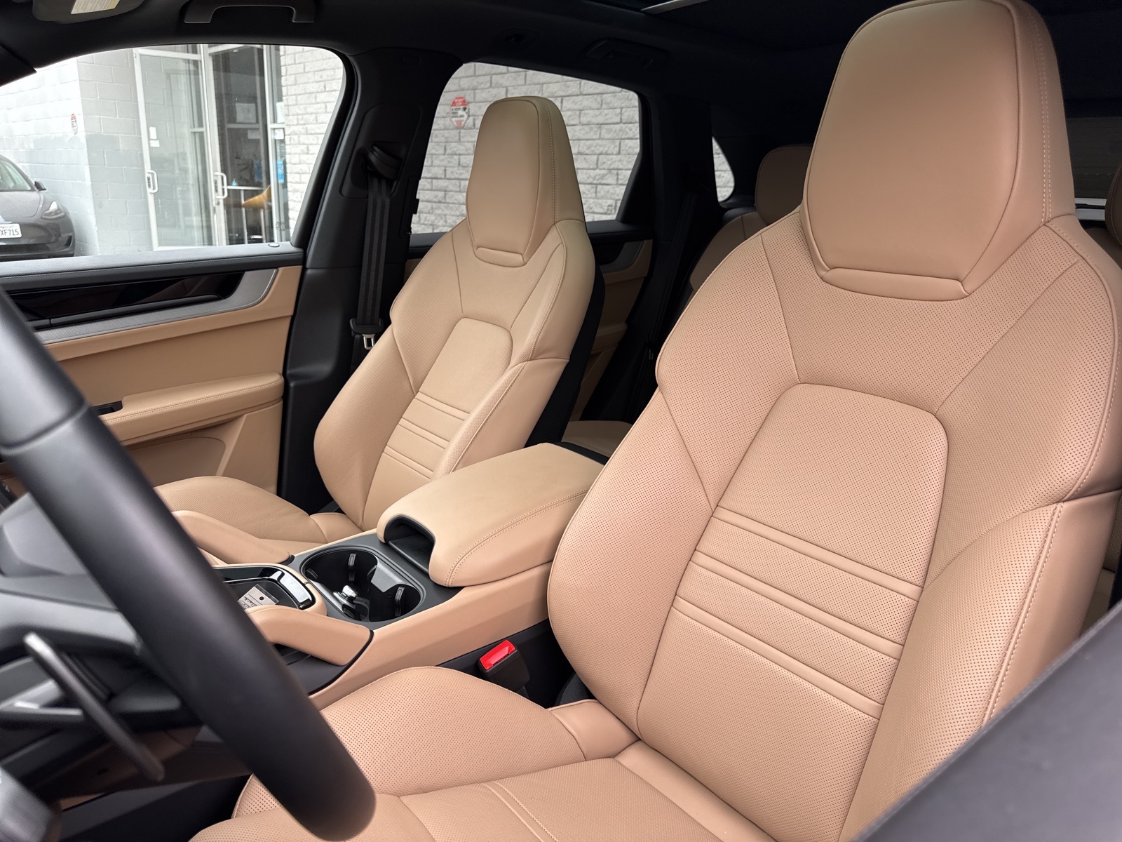 2024 Porsche Cayenne Base photo 5