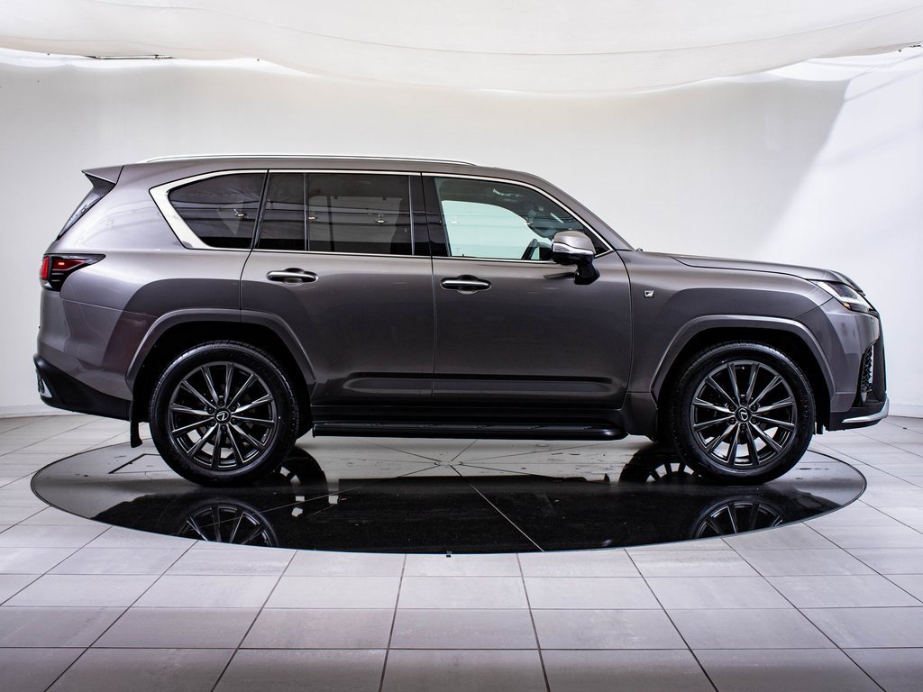 2022 Lexus LX 600 F SPORT photo 11