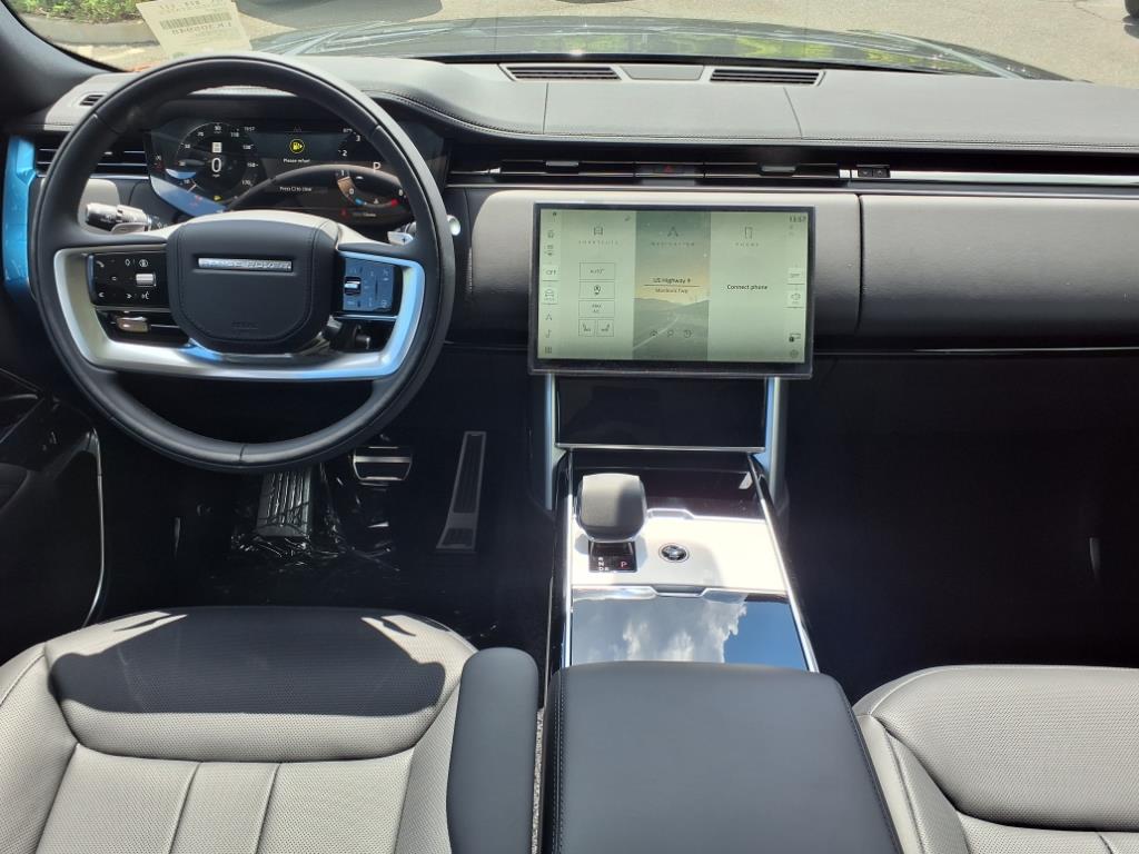 2025 Land Rover Range Rover SE photo 2