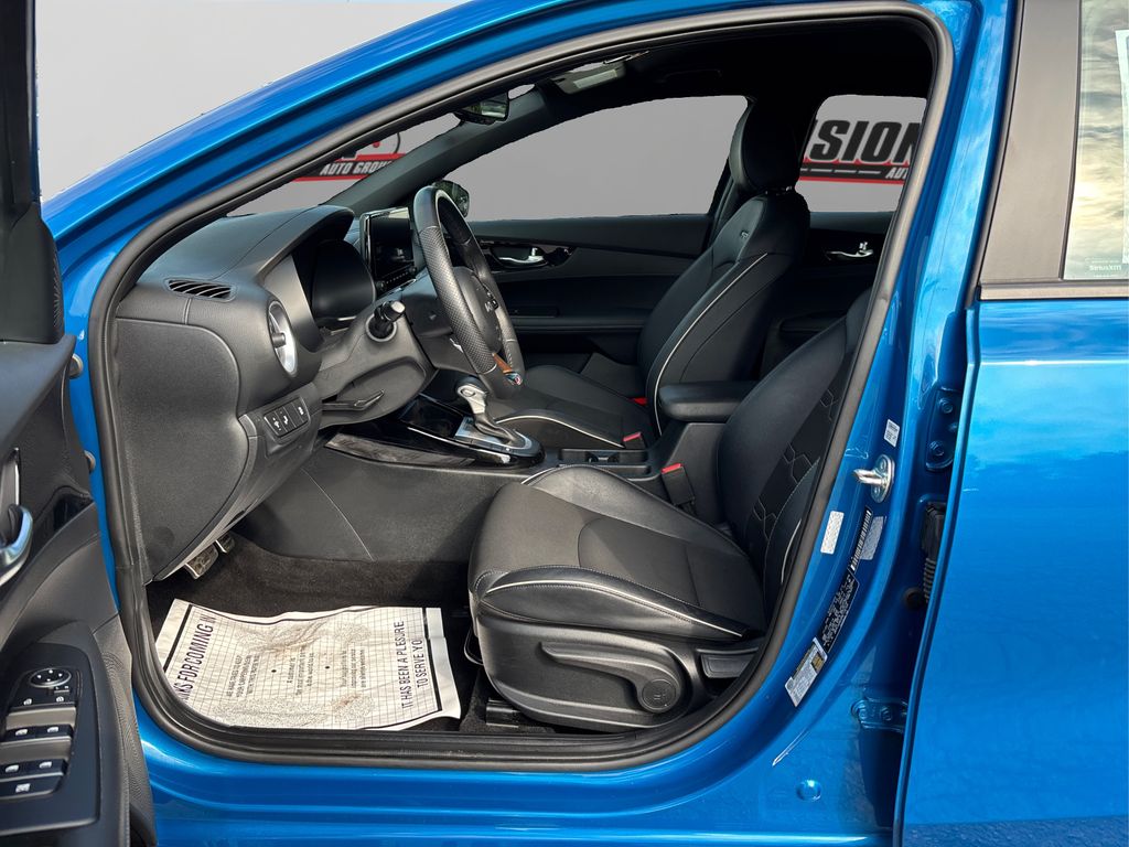 2024 Kia Forte GT-Line photo 9