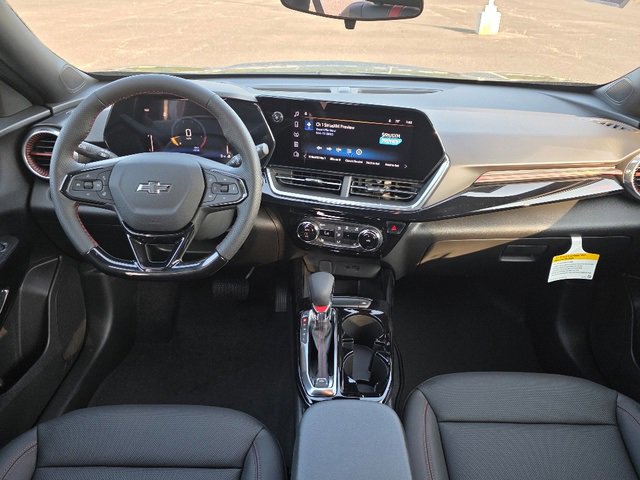 2025 Chevrolet Trax photo 2