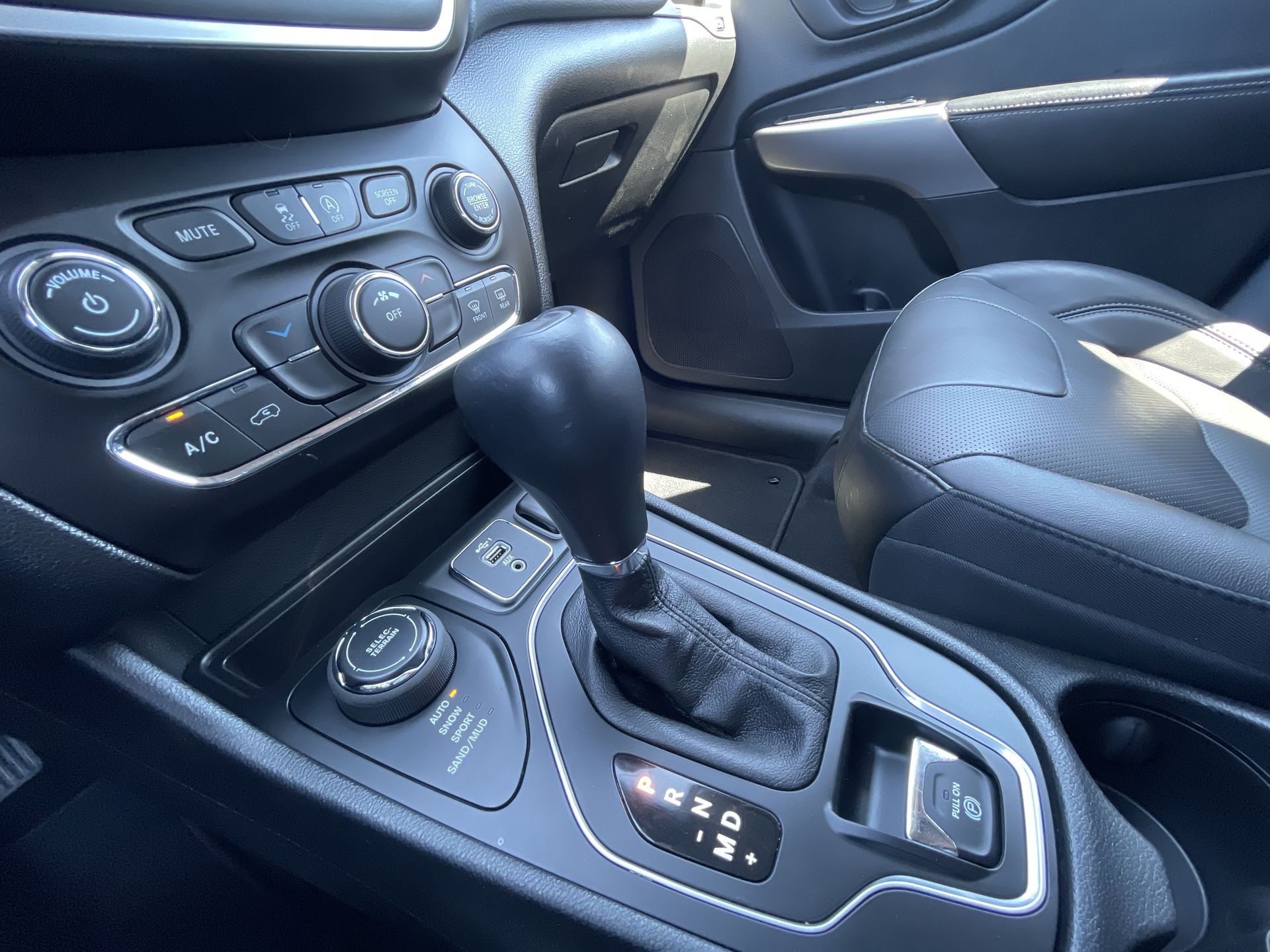 2021 Jeep Cherokee Latitude Lux photo 47