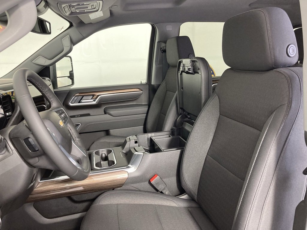 2026 Chevrolet Silverado 2500HD LT photo 8