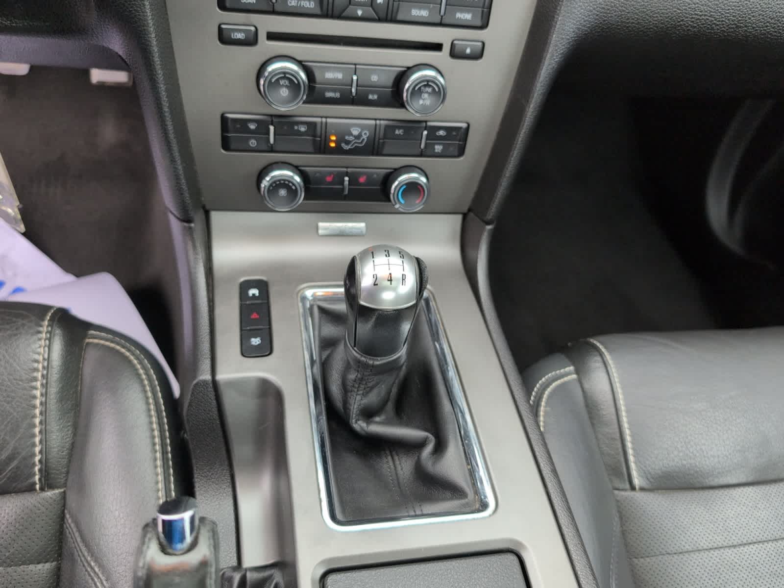 2010 Ford Mustang V6 Premium photo 14