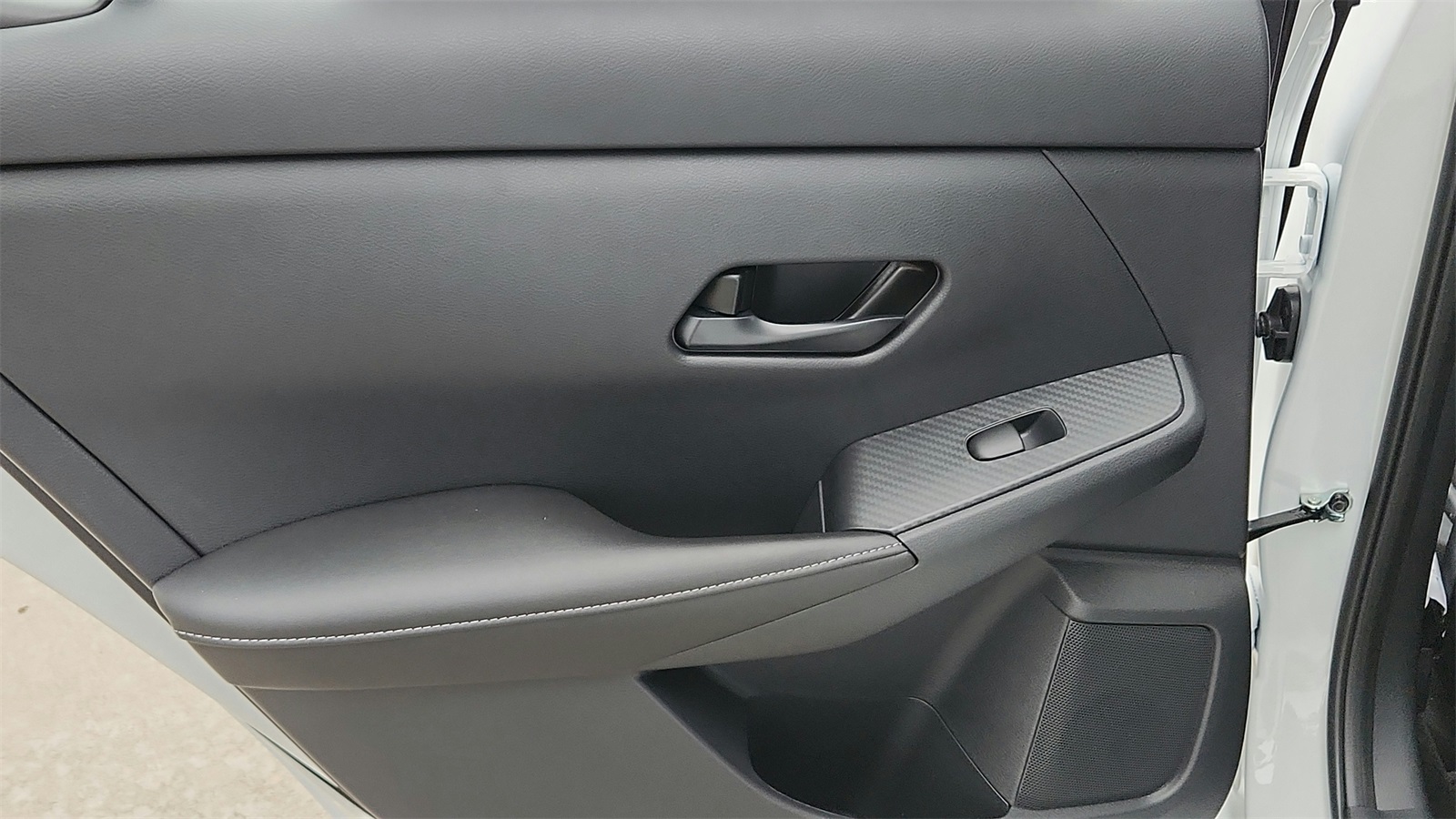 2025 Nissan Sentra SV photo 19