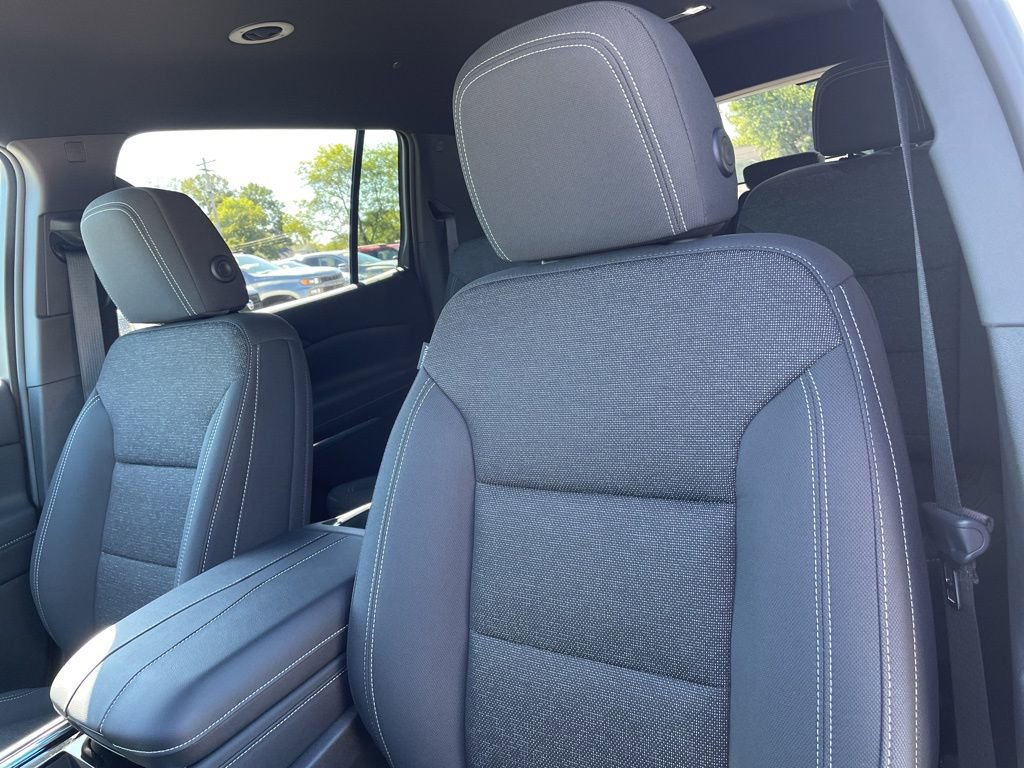 2026 Chevrolet Traverse photo 2