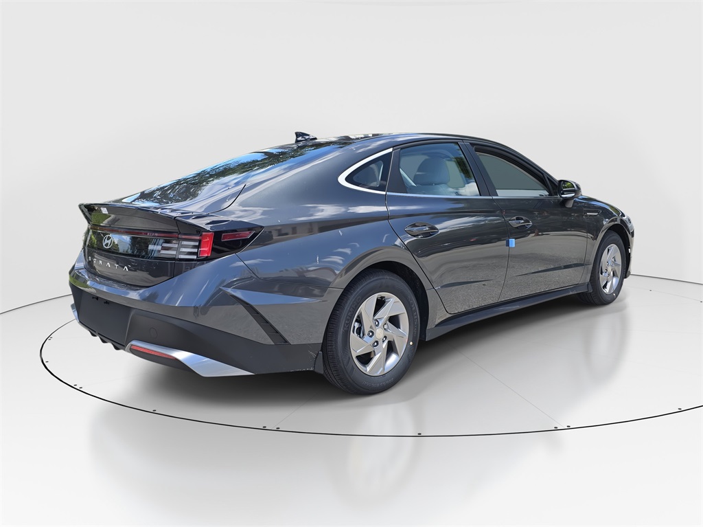 2025 Hyundai Sonata SE photo 3