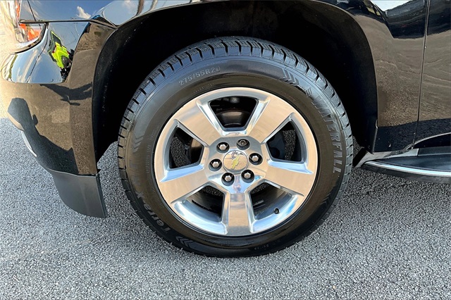 2015 Chevrolet Suburban LT photo 30