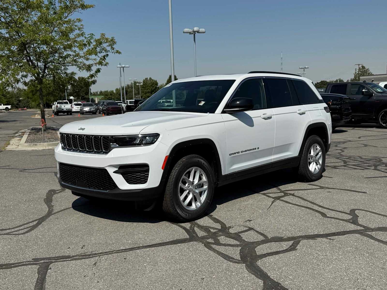 2025 Jeep Grand Cherokee Laredo's photo