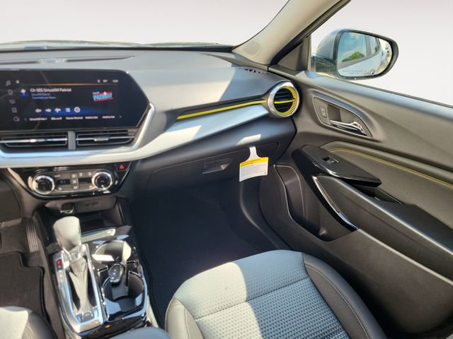 2025 Chevrolet Trax LT photo 12