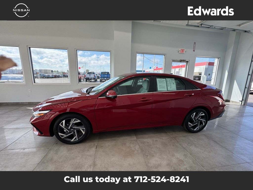 2024 Hyundai Elantra Limited photo 5
