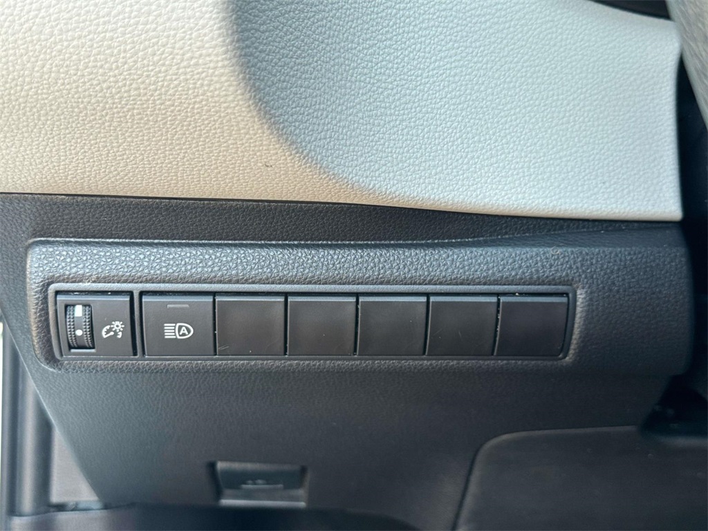 2023 Toyota Corolla LE photo 18