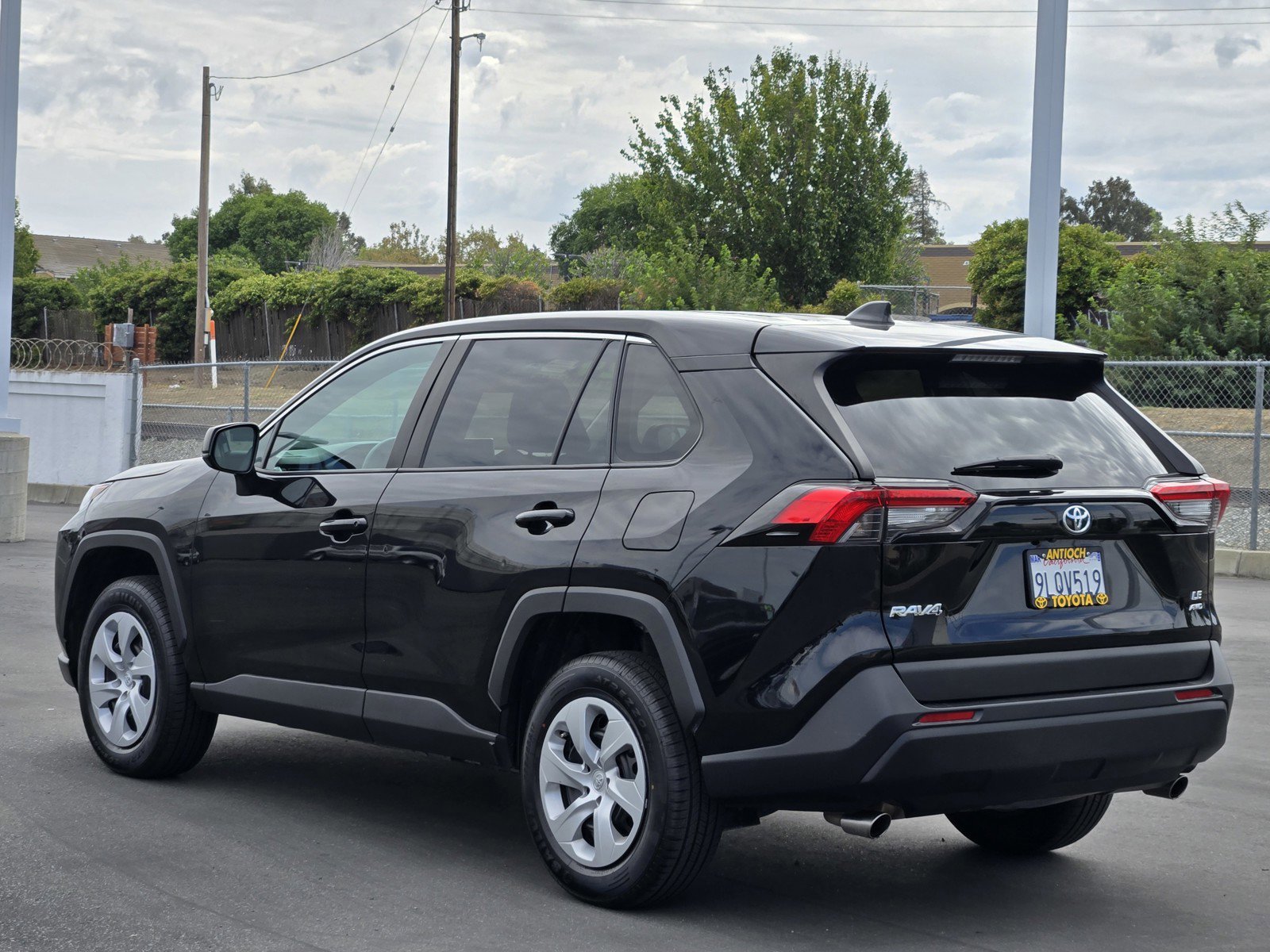 2024 Toyota RAV4 LE photo 4