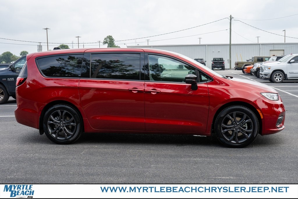 2026 Chrysler Pacifica photo 5