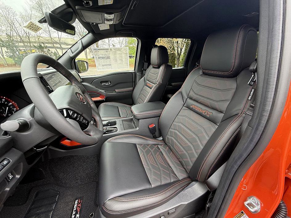 2025 Nissan Frontier PRO-4X photo 9