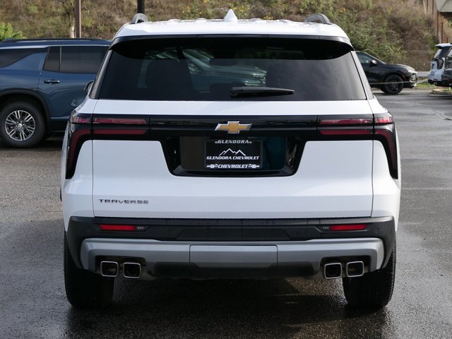 2025 Chevrolet Traverse photo 4