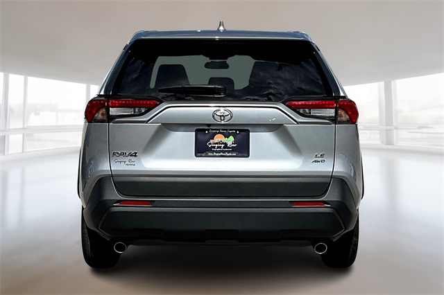 2024 Toyota RAV4 LE photo 3