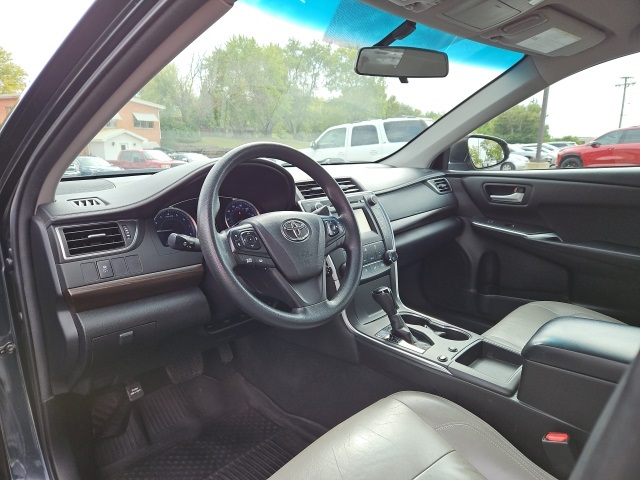 2017 Toyota Camry XLE XSE photo 18