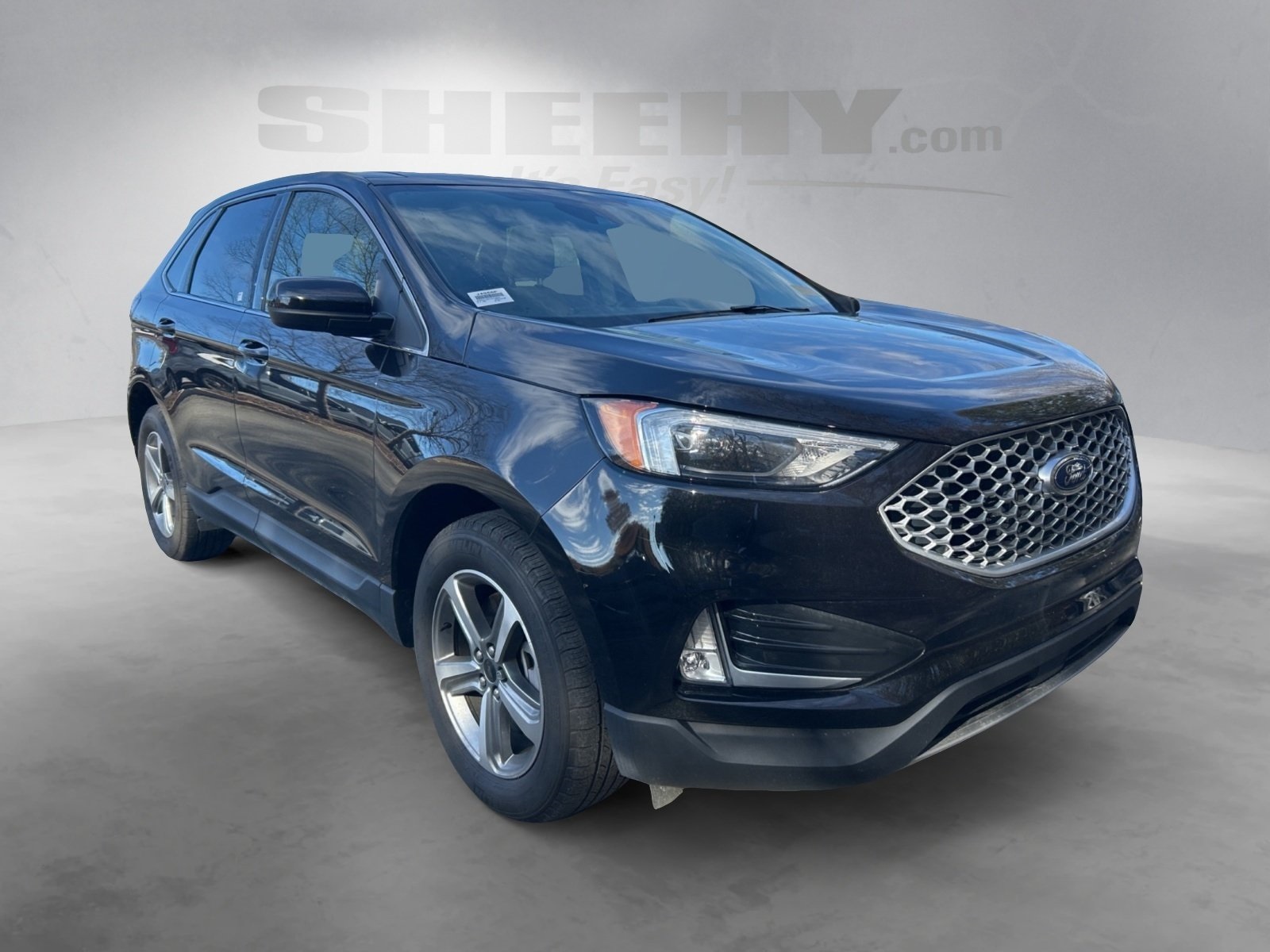 2023 Ford Edge SEL photo 2