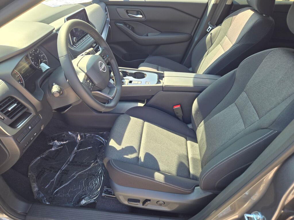 2026 Nissan Rogue SV photo 18