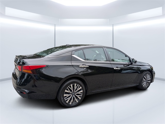 2023 Nissan Altima 2.5 SV photo 3