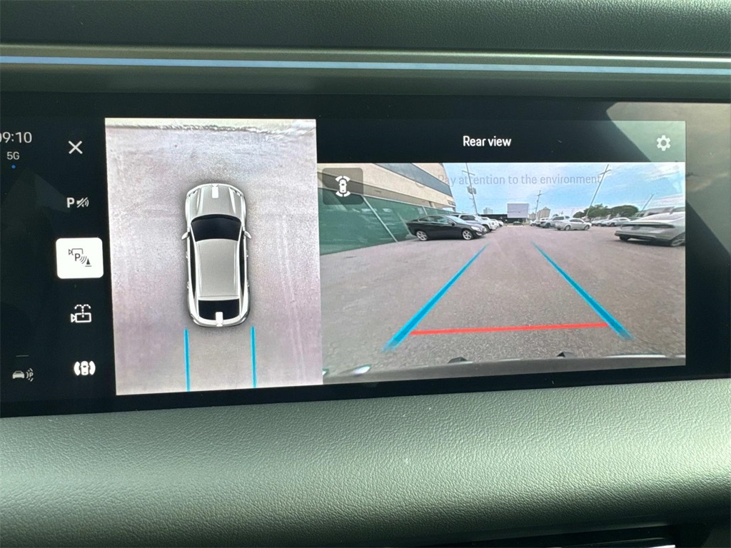 2025 Porsche Macan Electric photo 26
