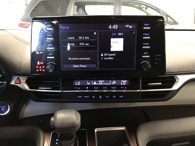2024 Toyota Sienna LE photo 18