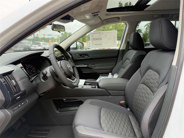 2025 Nissan Pathfinder SV photo 7